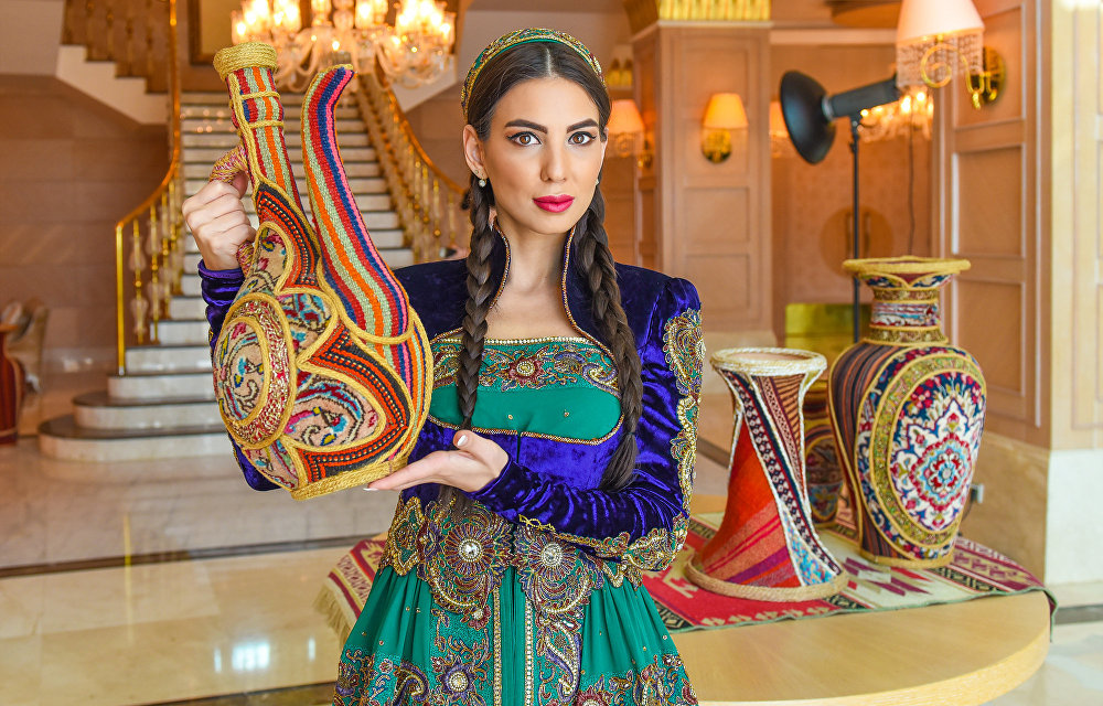 Национальный костюм азербайджанки